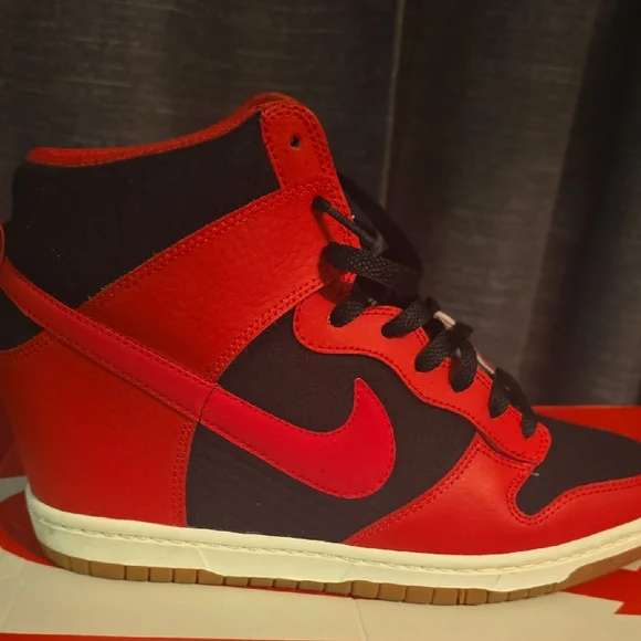 Nike Red and Black Women's Shoes - Picture 2 of 5